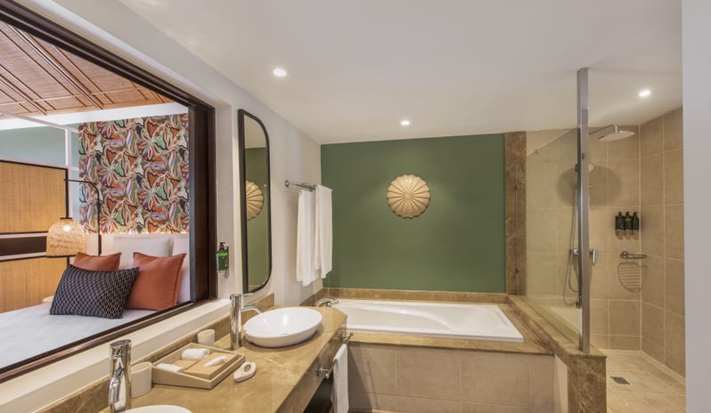 NEW DELUXE ROOM Bathroom